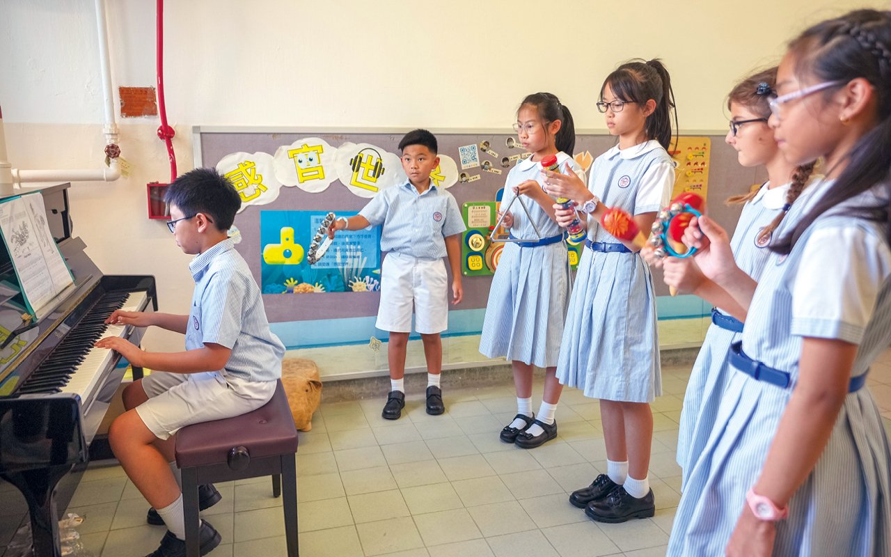 Promote the integration of language and culture