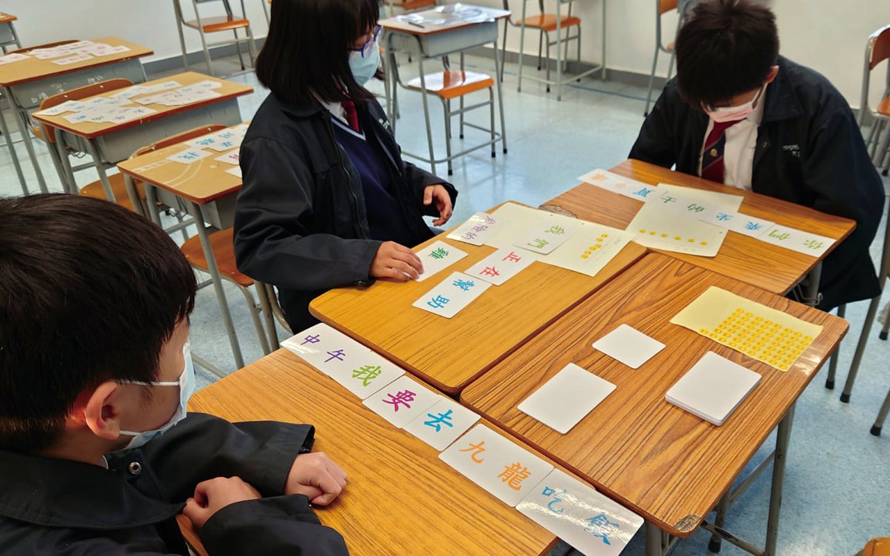 The school's junior high school mainly helps children adapt to the middle school curriculum.