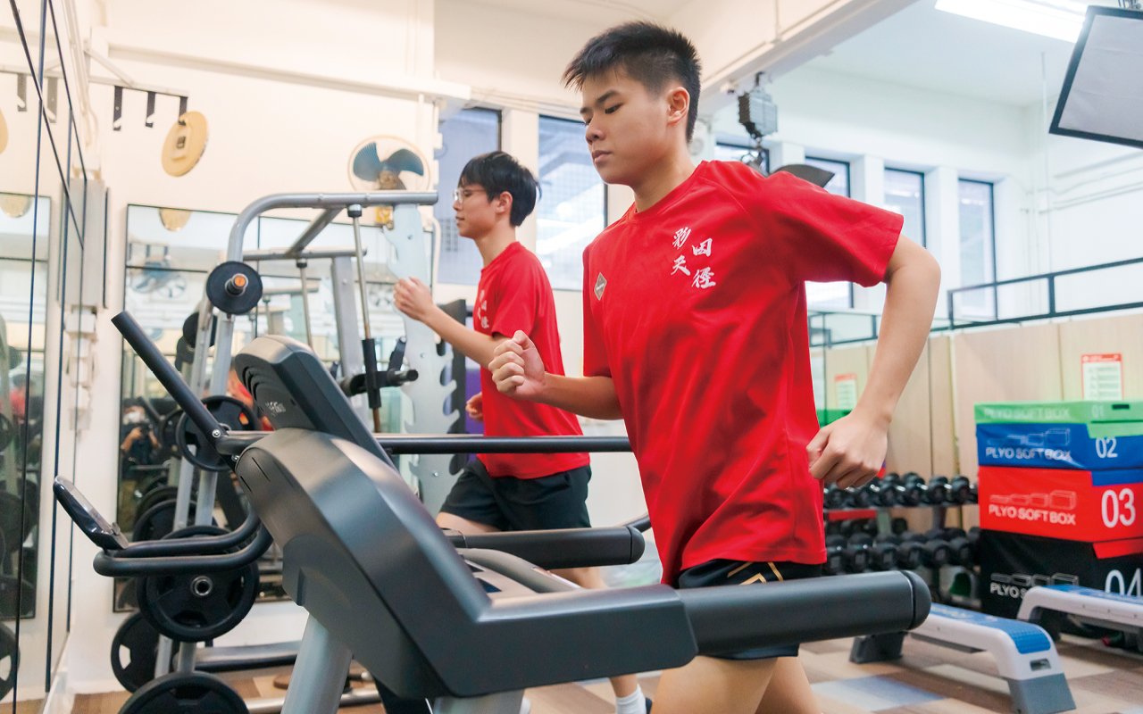 The school actively promotes diversified subjects such as sports, visual arts, health management and social care