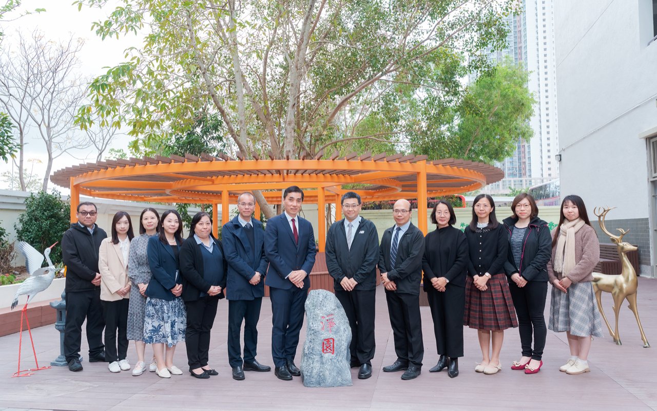 Principal Liu Man LeeActively build a caring and happy school with high-quality educational performance