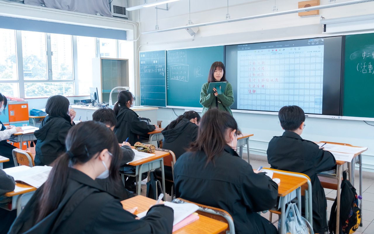 The school prepares school-based information and communications technology and science and innovation curriculum (ICT & STEAM) for junior high schools
