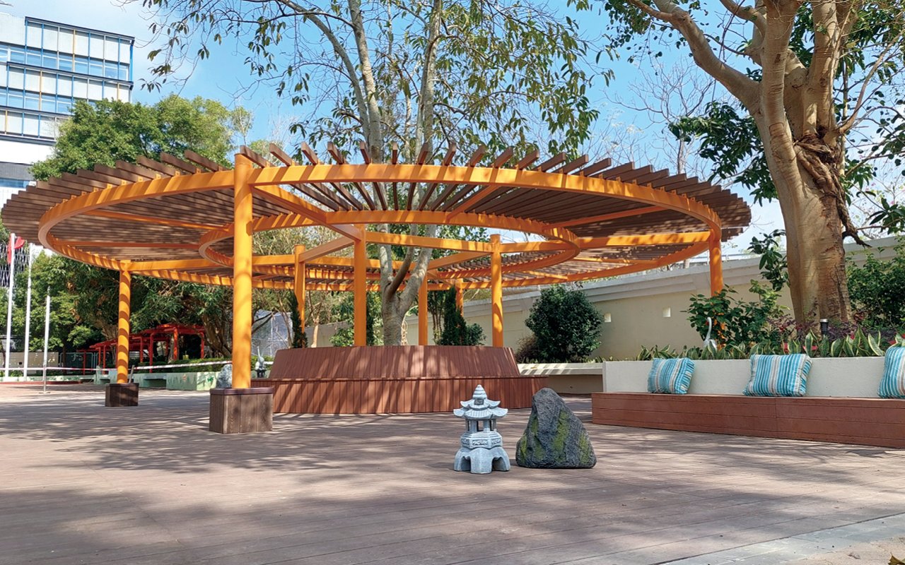 This year, the school carried out the school building renovation project of "Revitalizing the Campus and Creating a Soul-Cleaning Outdoor Classroom"