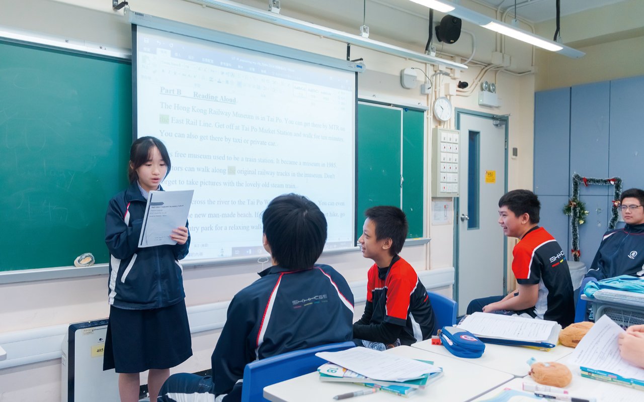 The school actively explores external resources to support students’ development in language learning.