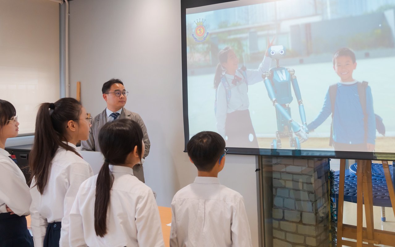 The school enhances students’ information technology knowledge through interdisciplinary courses, extracurricular activities, etc.