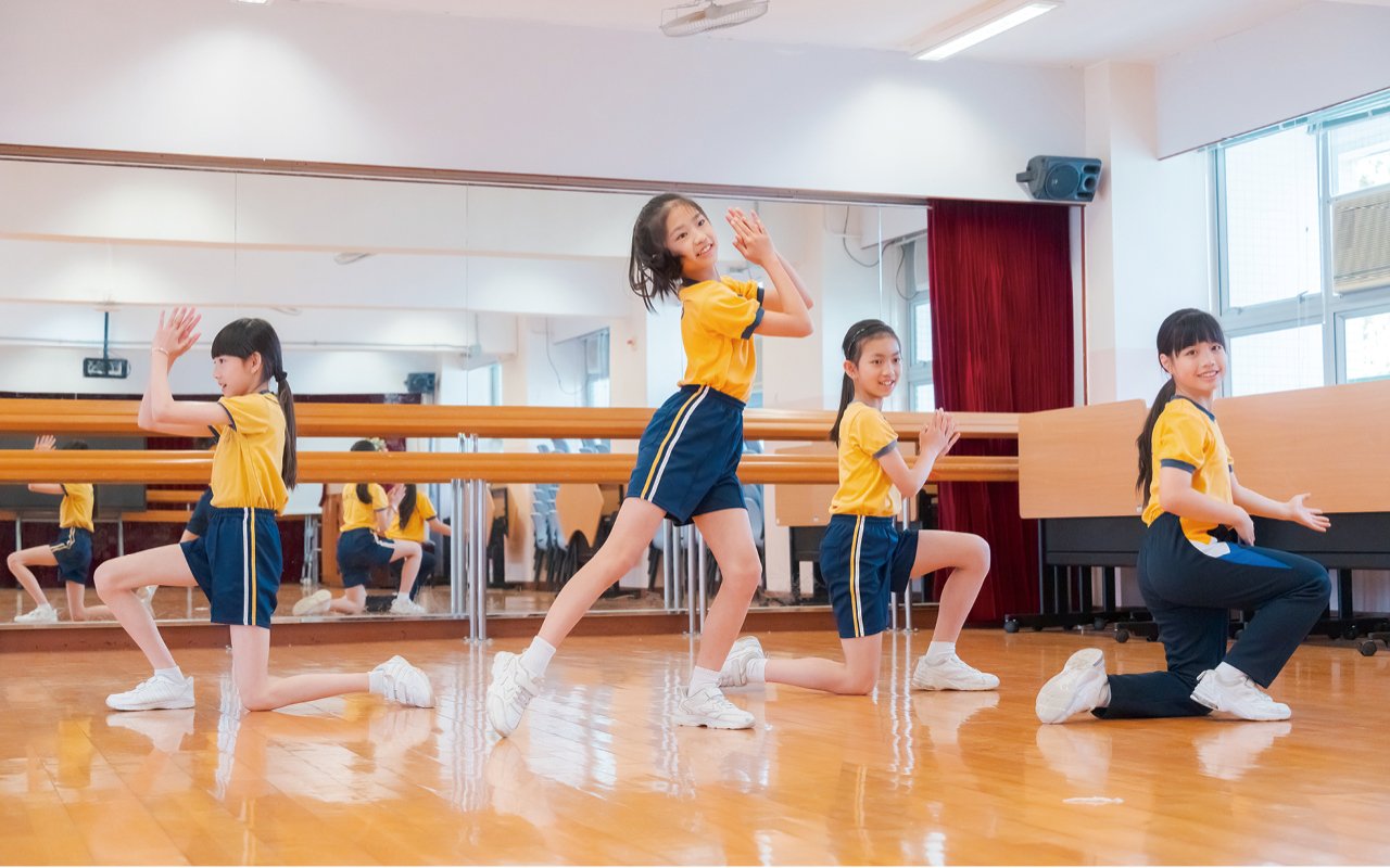 Under the school's policy of diversified development, students have also made great achievements in extracurricular activities.