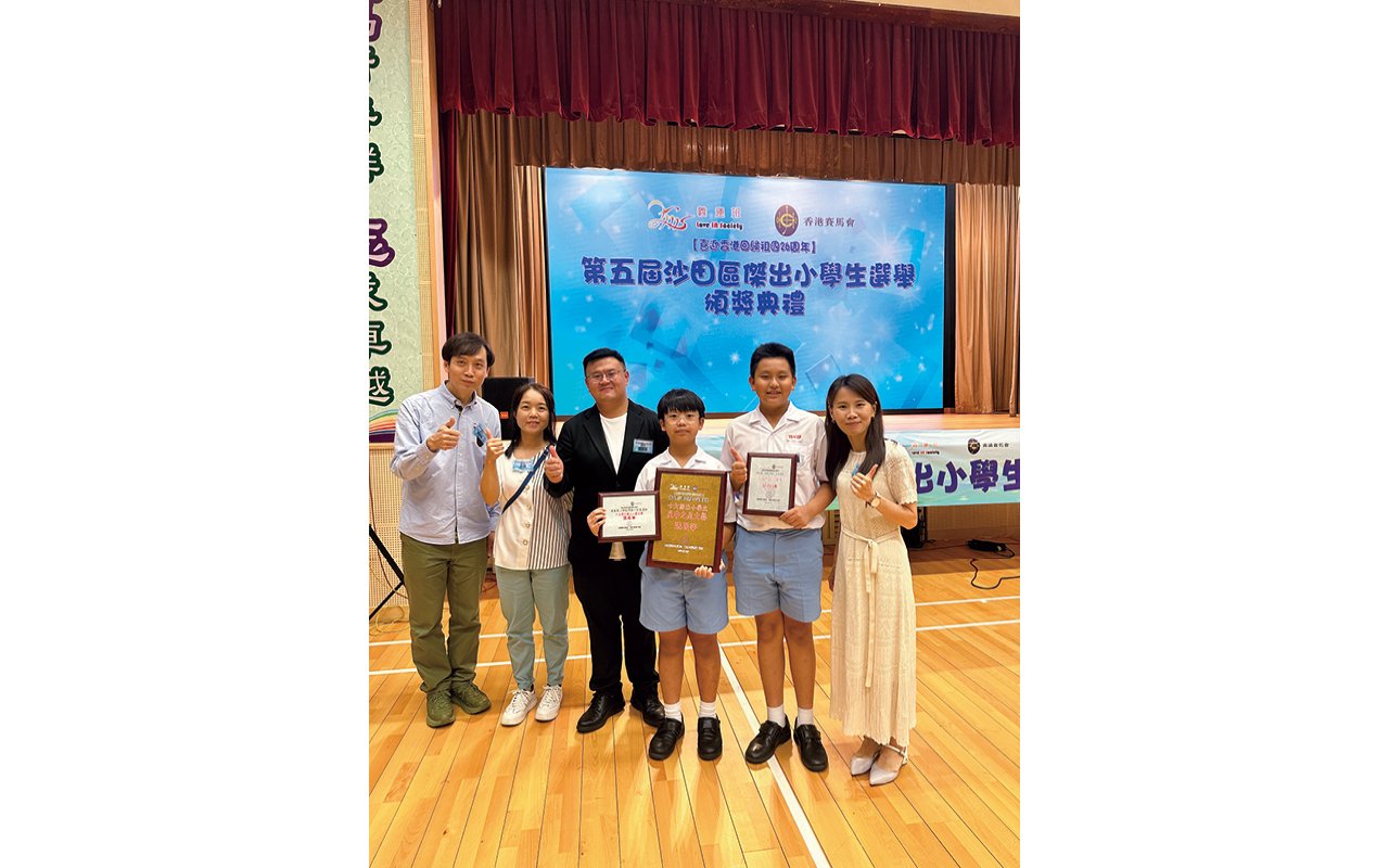 The teacher was able to discover the bright spots of his classmates and then cultivate two "outstanding primary school students"