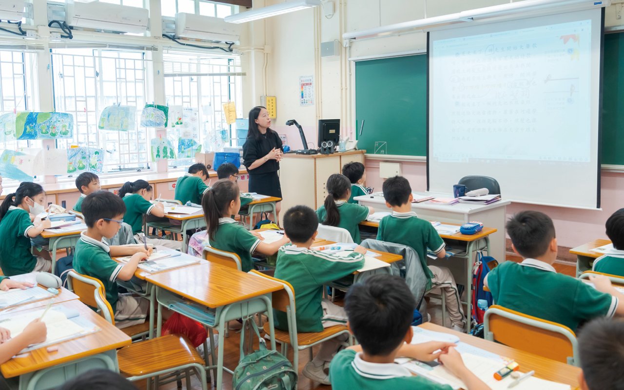 Let students correctly understand history and Chinese culture