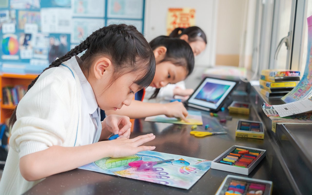 The school vigorously promotes STEAM education and makes good use of resources to continuously optimize the learning environment.
