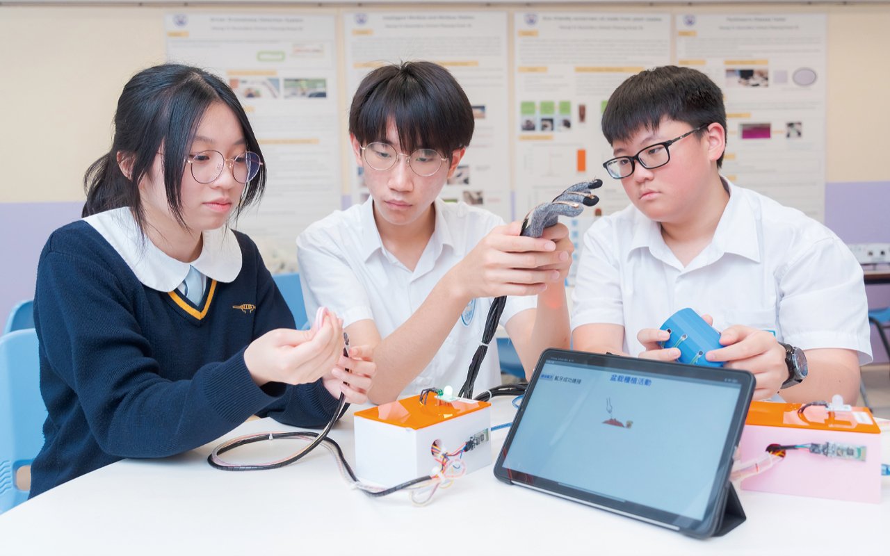 In order to cultivate students' challenging and innovative thinking mode, the school launched the "School-based Forensic Science Curriculum"