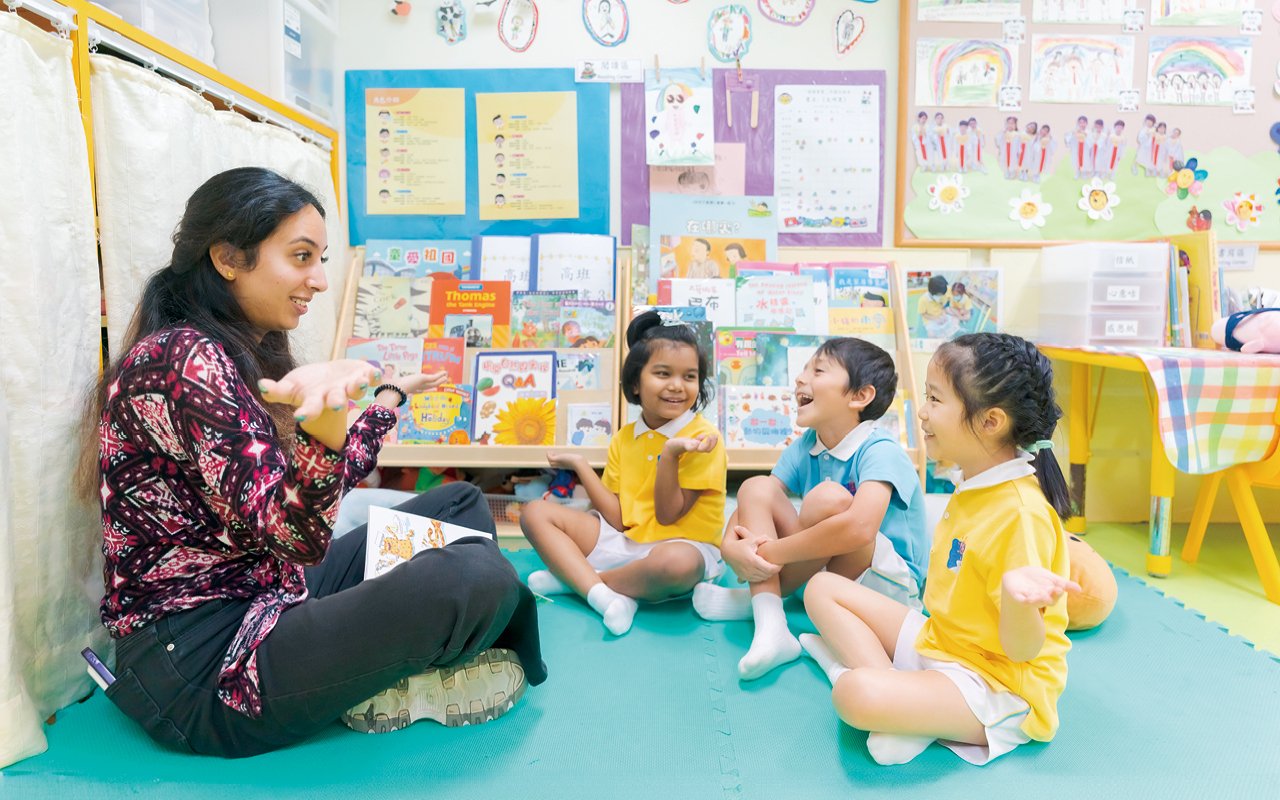 The school specially arranges for foreign English teachers to be stationed in the school