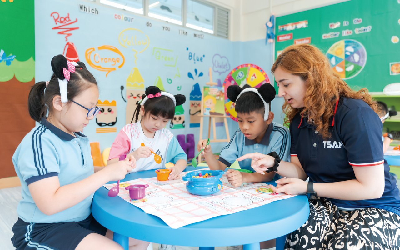 Learn English through STEAM, drama, singing, art and other classes