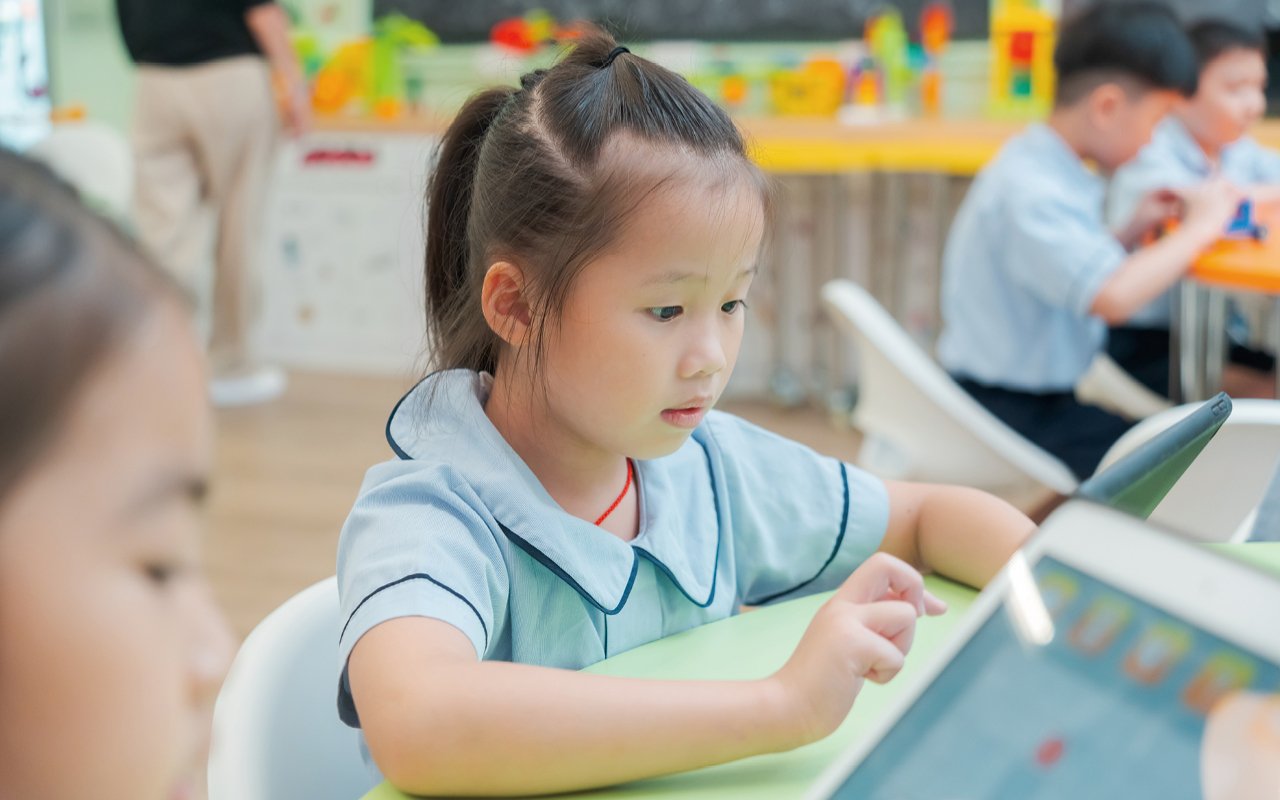 The school attaches great importance to positive education and is committed to cultivating children with positive values and positive personality traits