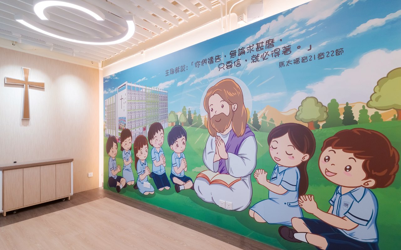 Let primary one students receive the pastor’s blessing and signify the beginning of a Christian campus life