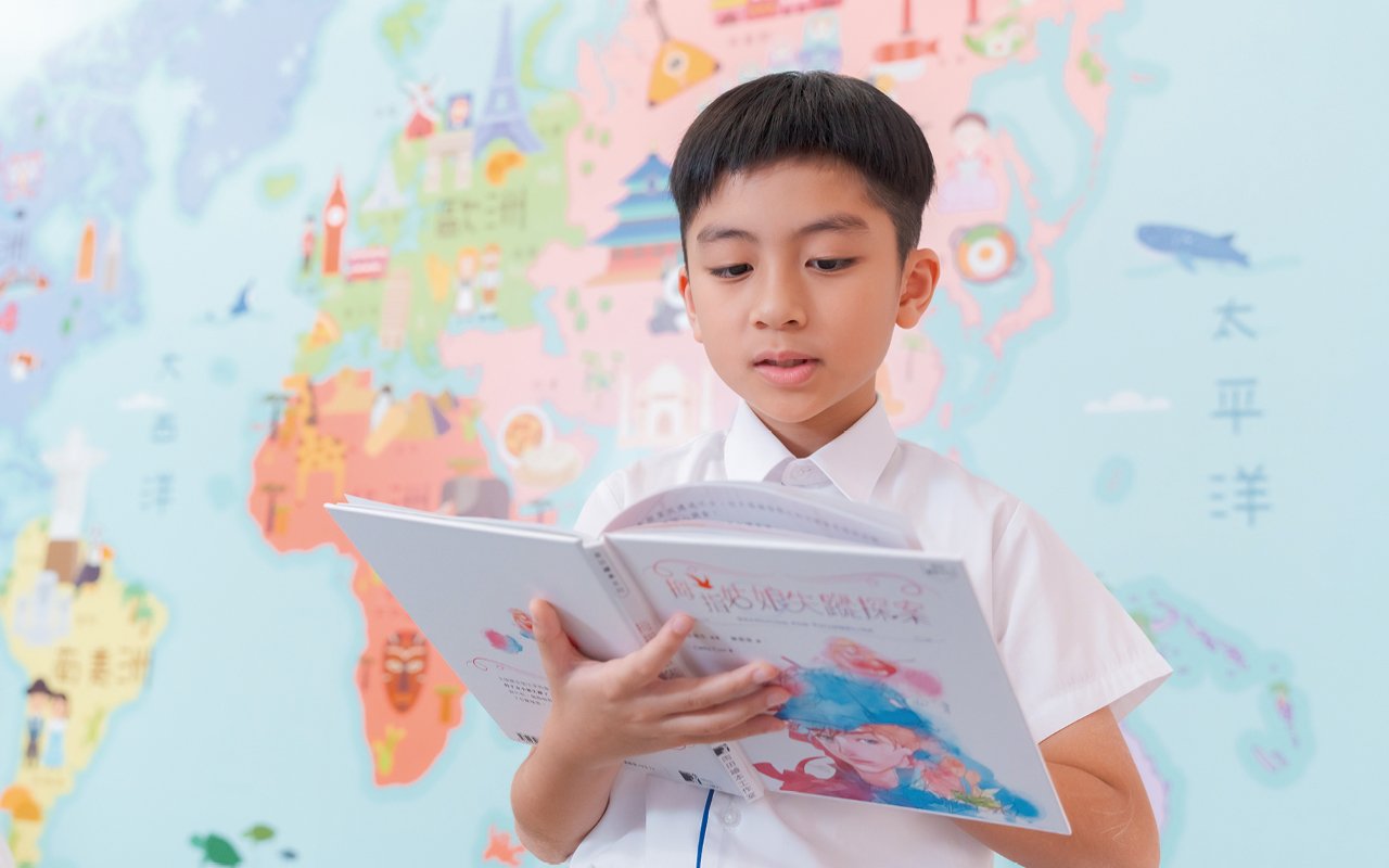 The school incorporates independent learning elements into the classroom