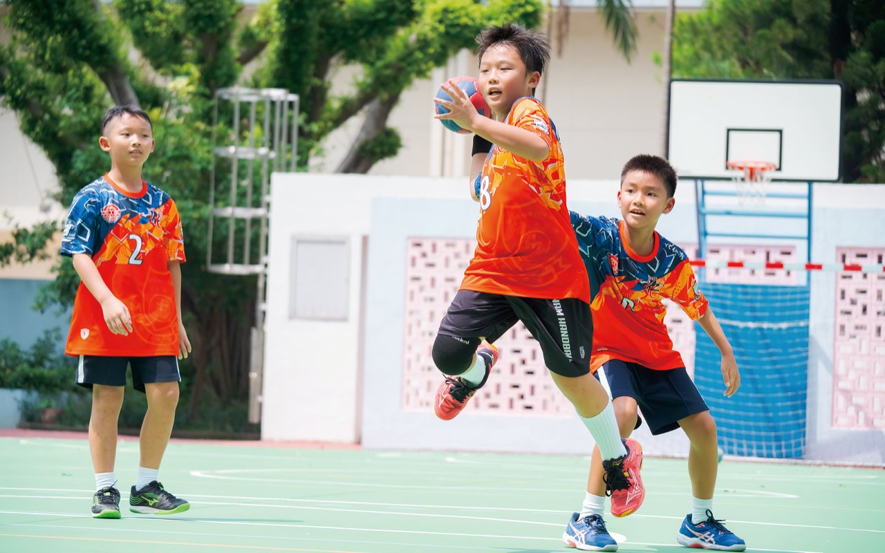 The school encourages students to develop in music, sports and arts