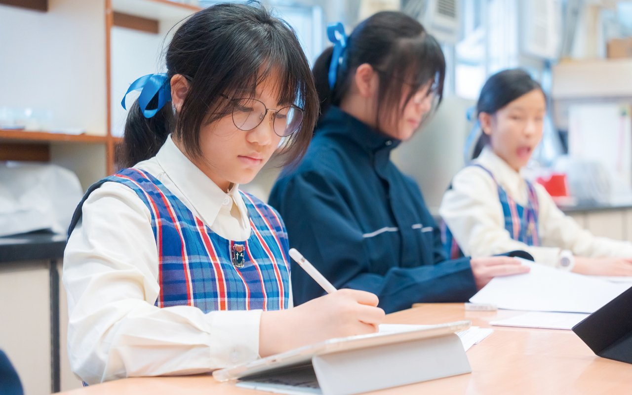 Teachers in the language department take good care of the learning diversity of students and carefully adjust school-based curriculum.