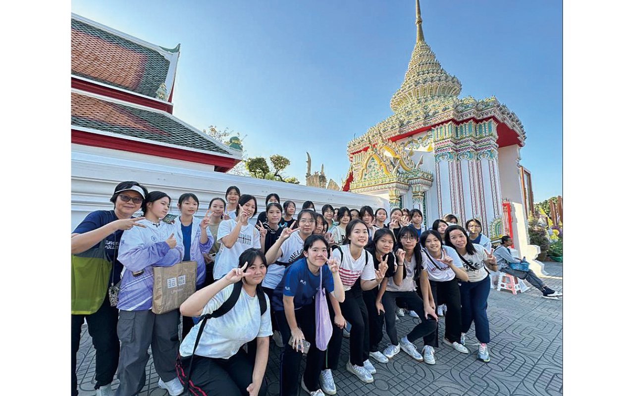 The school organizes multiple international study tour groups and recommends students to participate in exchange activities in different fields.