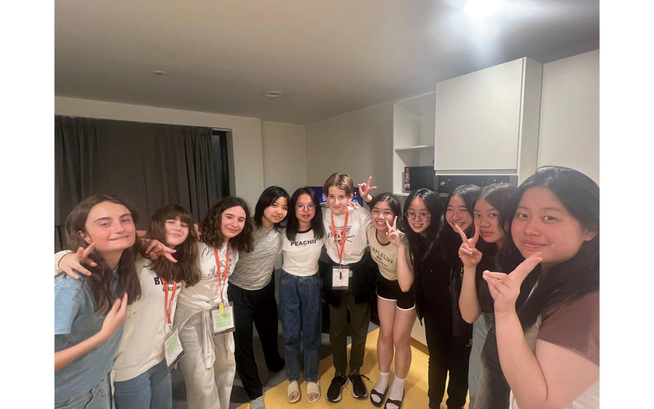 The school recommends student representatives to participate in geological and environmental protection exploration tours in Denmark and Iceland, study tours in Ireland, and study tours in London, and their study tours span Europe and Asia.