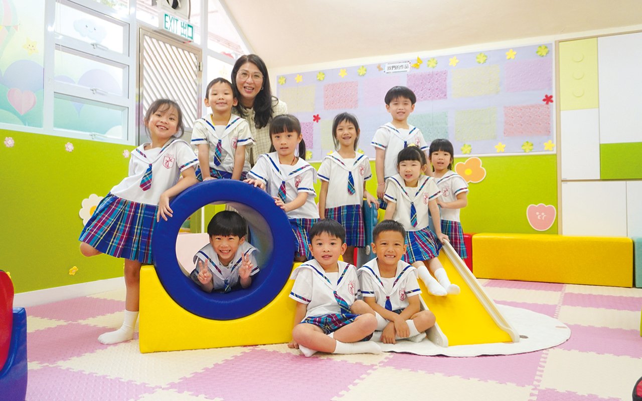 S.K.H. KINDLY LIGHT CHURCH OR PUI CHEUNG KINDERGARTENThe school is jointly managed by Principal Li Huimin and Principal Chen Minli