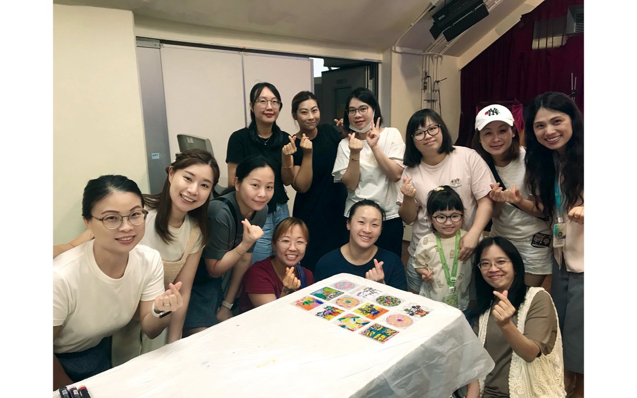 The school has always maintained close contact and good cooperation with parents