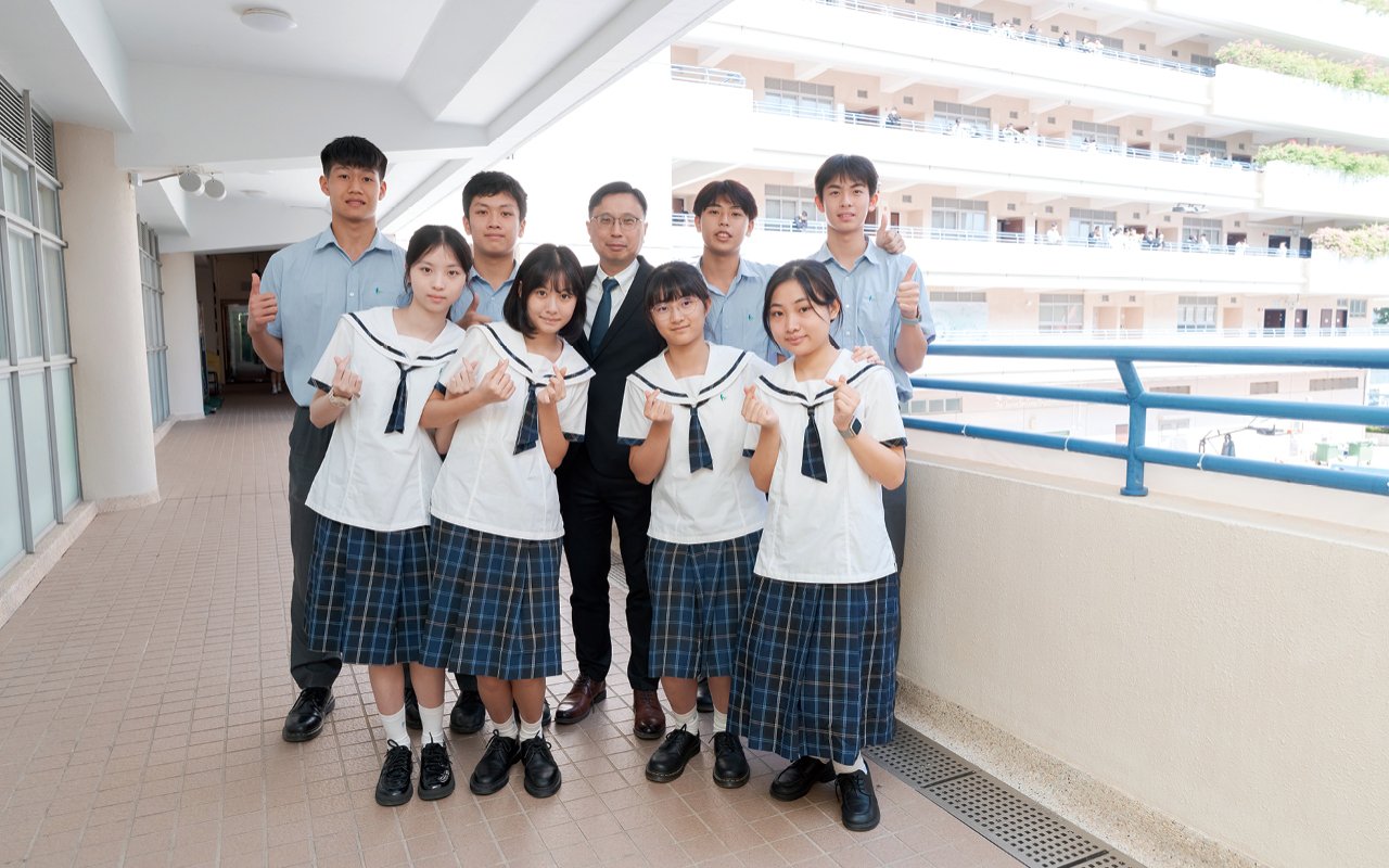 The school makes good use of its resource advantages to provide high-quality education with the goal of comprehensively improving students' quality.