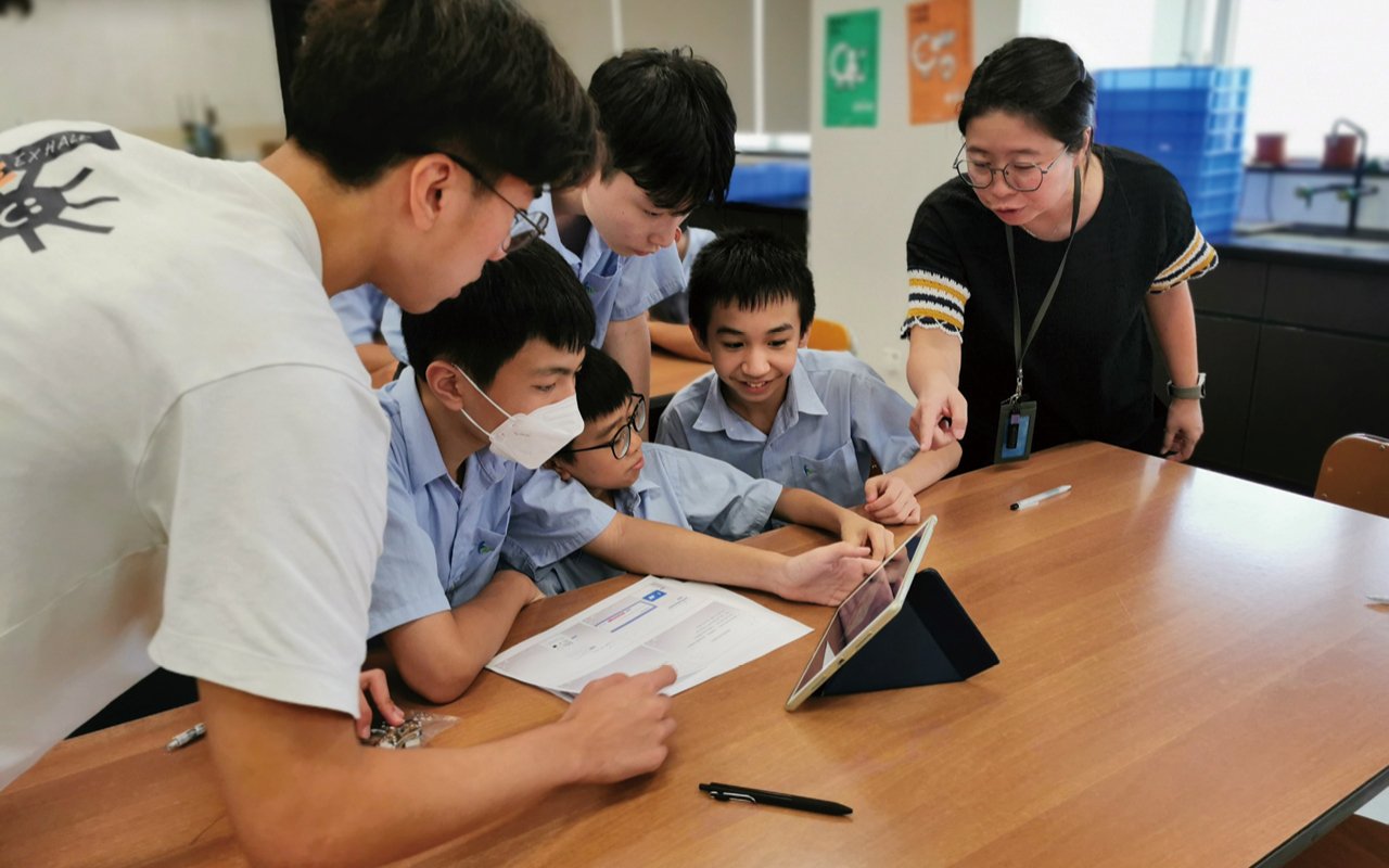 Various subject groups in the school are committed to promoting interdisciplinary collaborative teaching