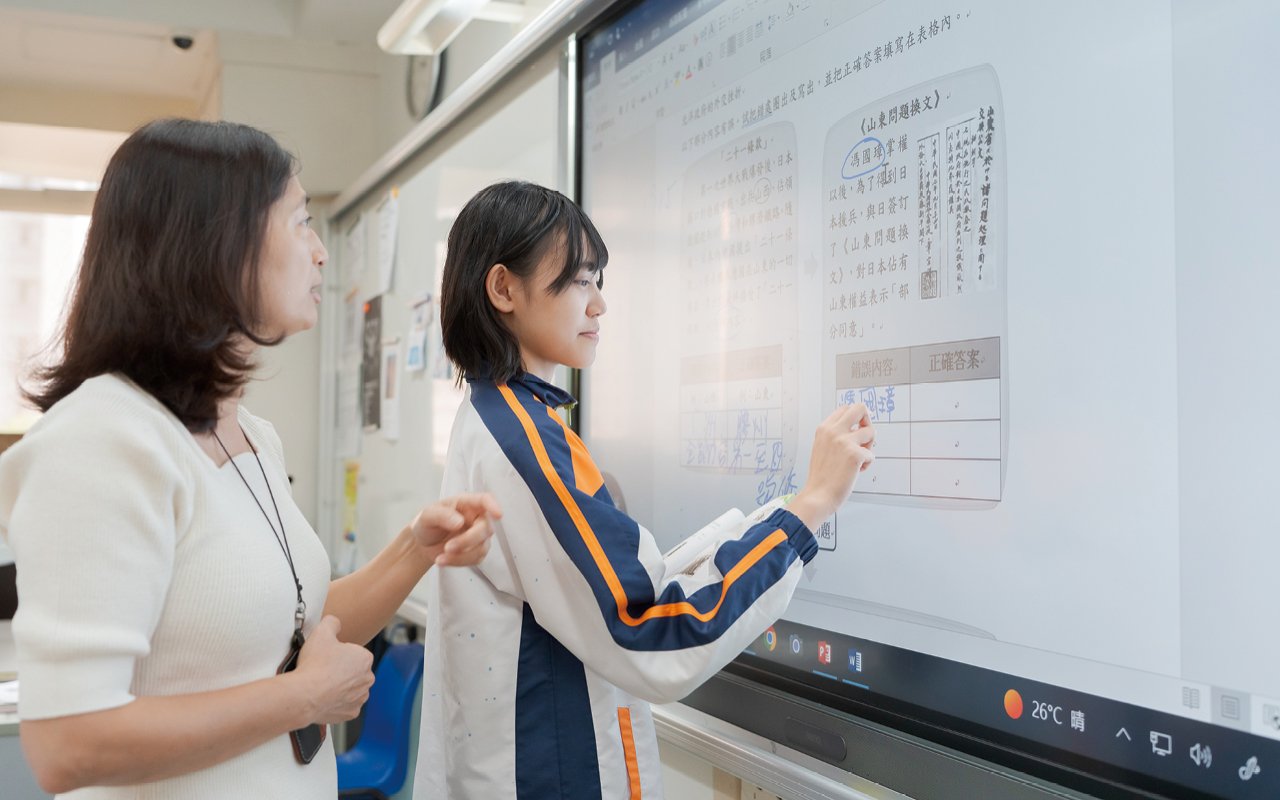 Teach relevant knowledge and train problem-solving skills through interdisciplinary learning