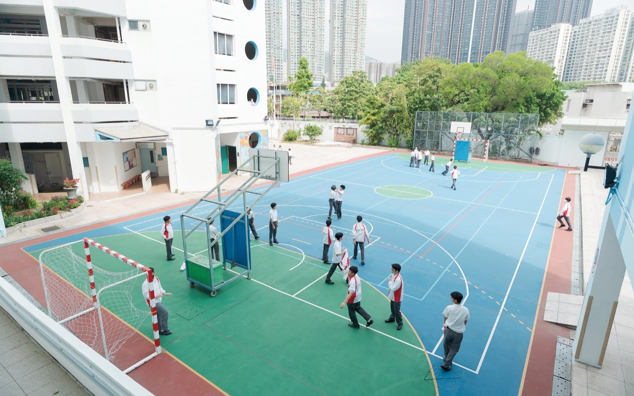 The school pays attention to the growth needs of different students
