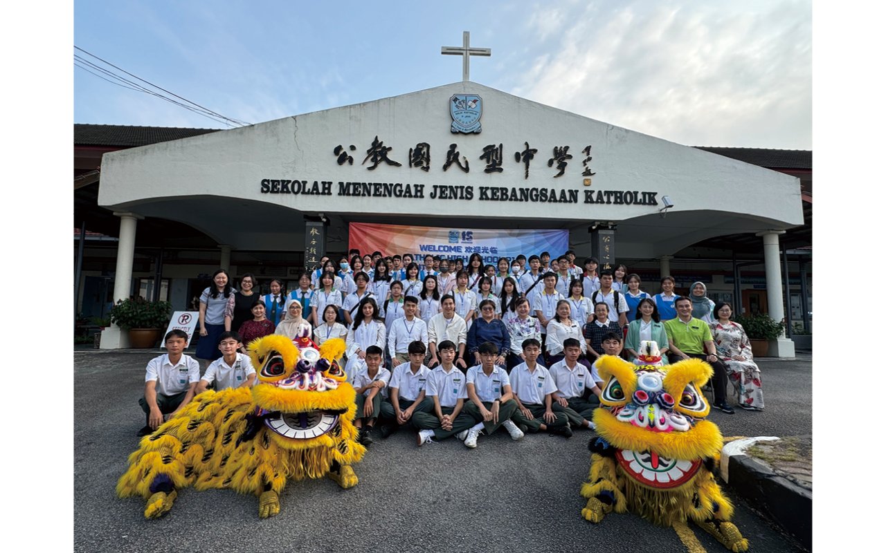 Students went to the Petaling Catholic National High School in Malaysia for exchanges