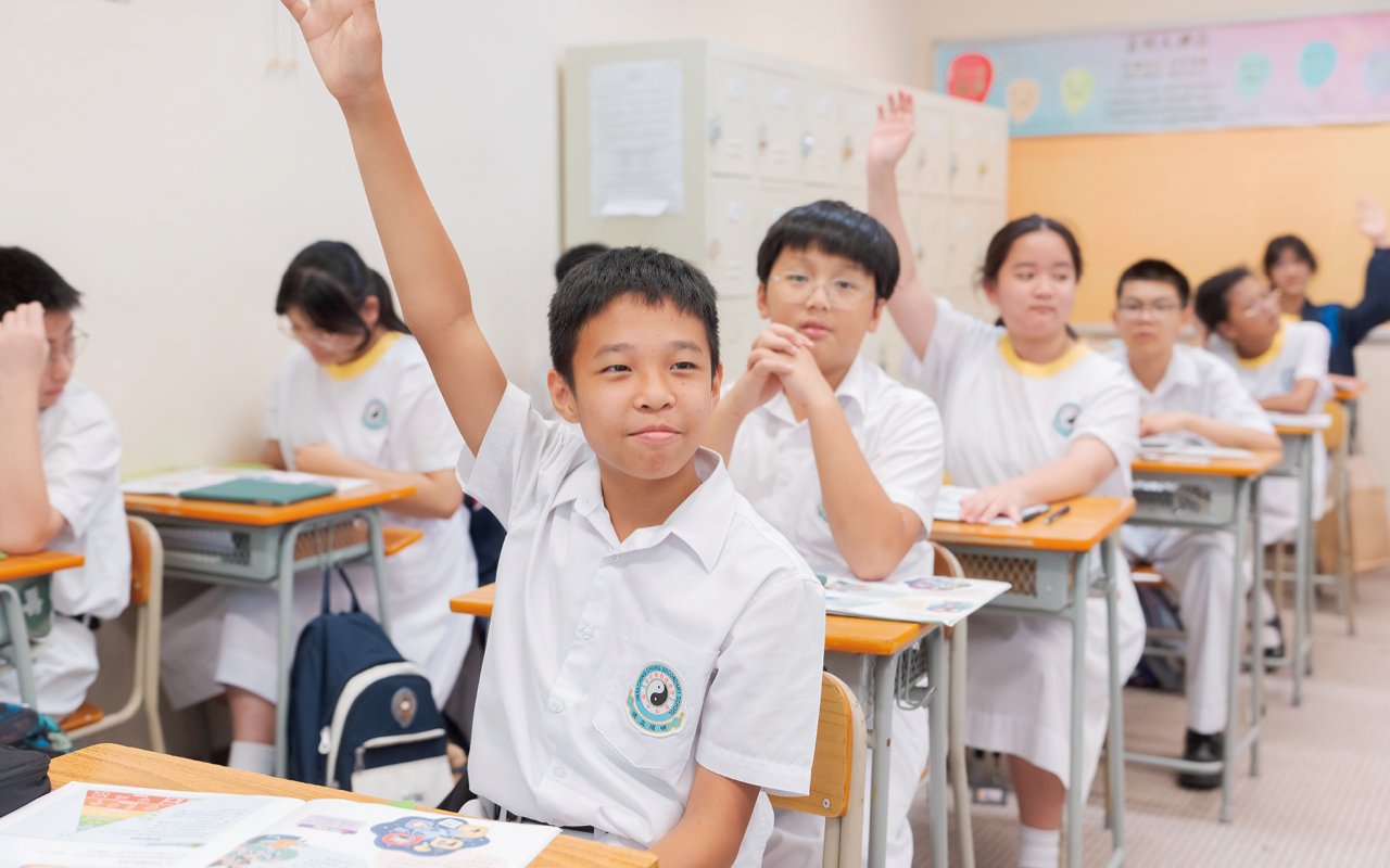 Students who pursue academic achievements work hard and grow together