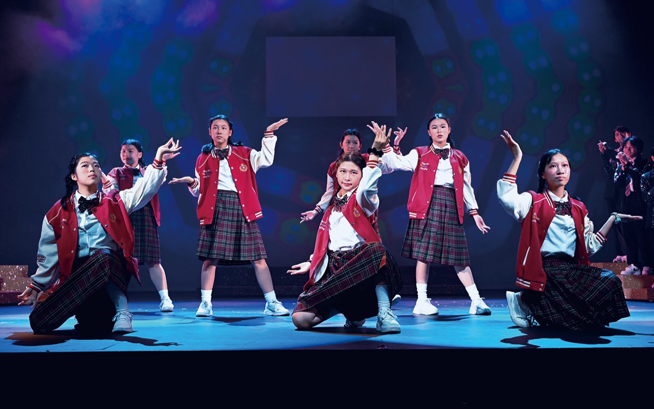 In order to improve the artistic quality of students, the school began to provide musical theater training many years ago