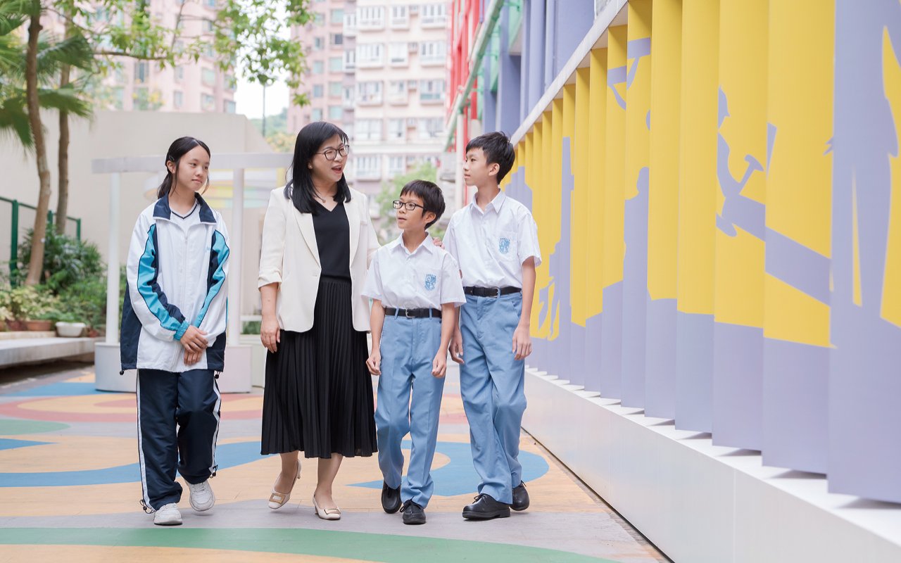 Cultivate a large number of outstanding talents for different fields of society