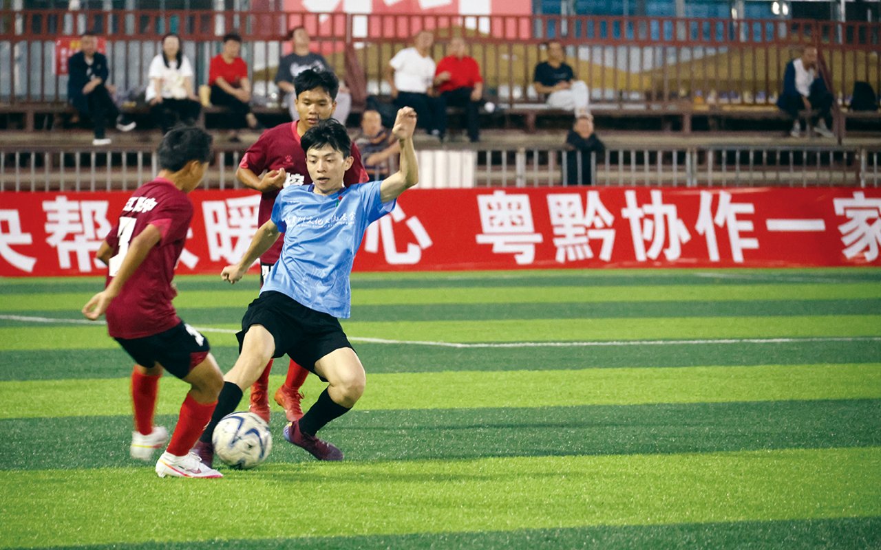 Led more than 30 students to visit Guizhou