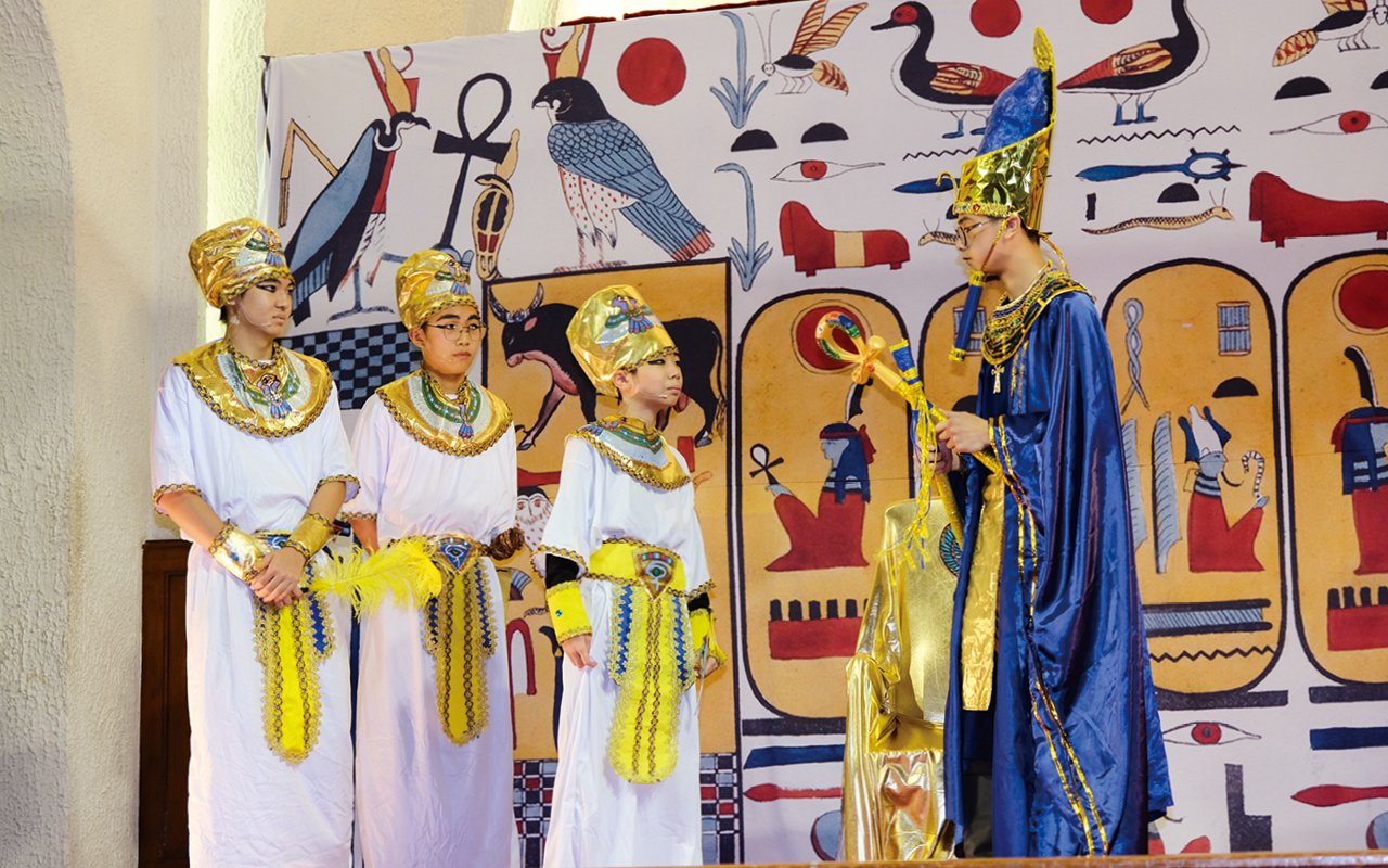 The school has a spiritual education team, which arranges the school pastor to be responsible for the orientation activities