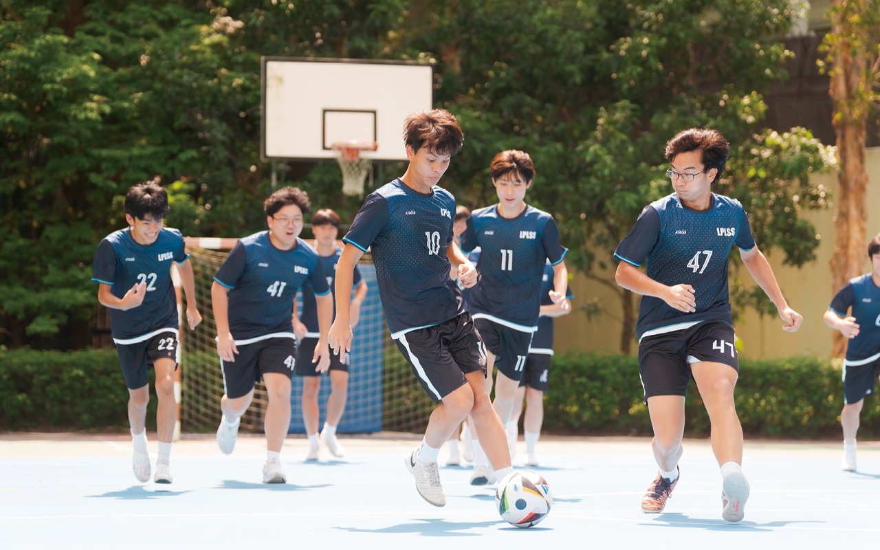 Students have their own talents and potential, and the school arranges systematic school team training for them