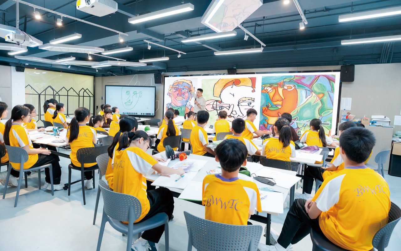 The school has always kept pace with the times and performed well in STEAM education.