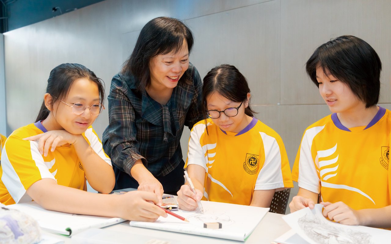 With diversified courses and all-round learning as its core, the school has constructed a six-year consistent school-based curriculum.