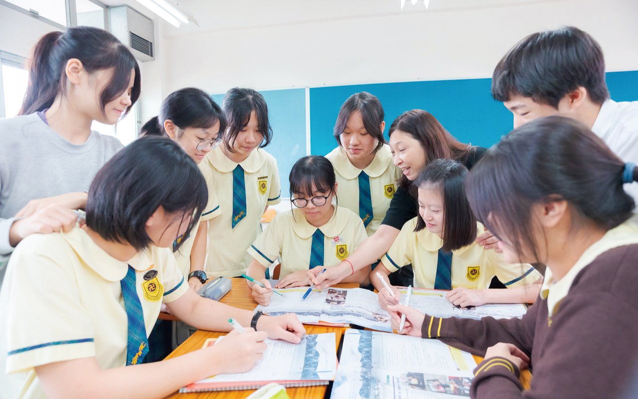 The school implements the educational concept of whole-school participation in cultivating students' growth
