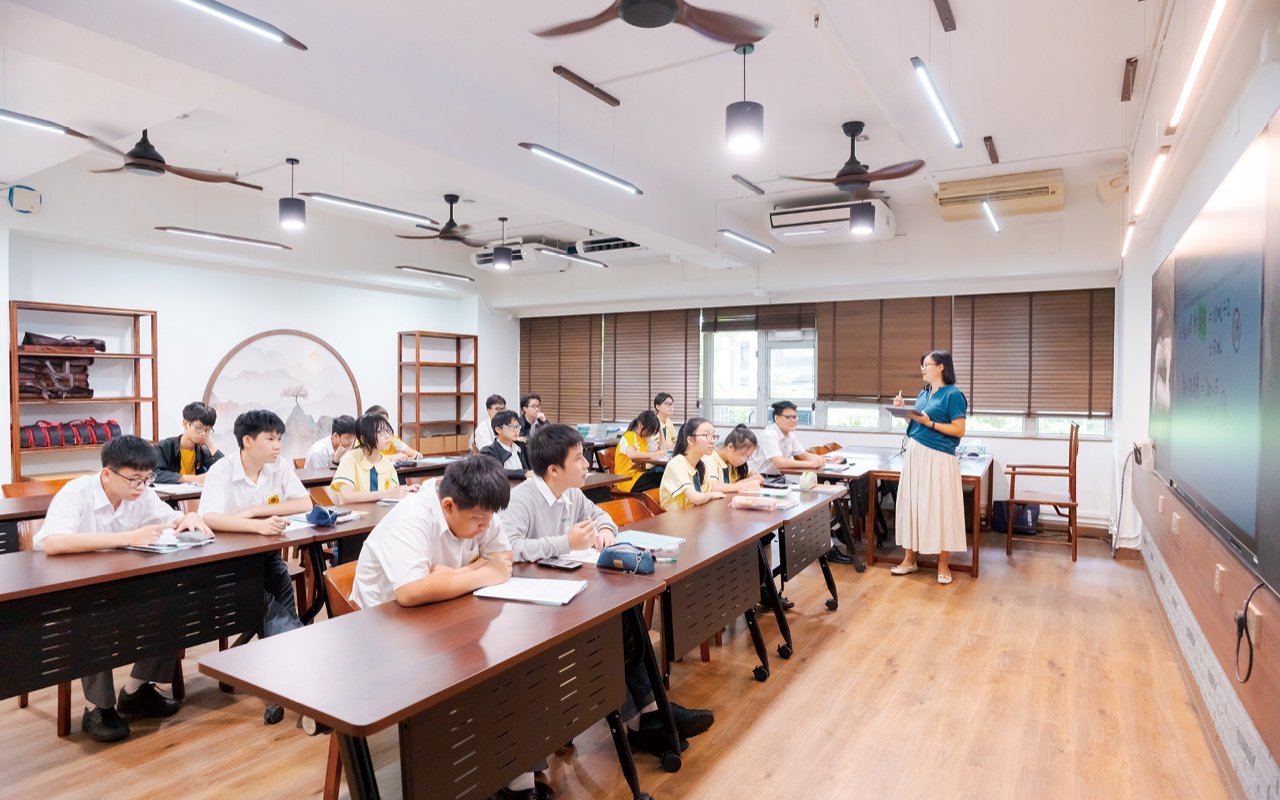The school implements the educational concept of experiential learning to guide and educate students to improve self-discipline, self-confidence, and self-improvement.