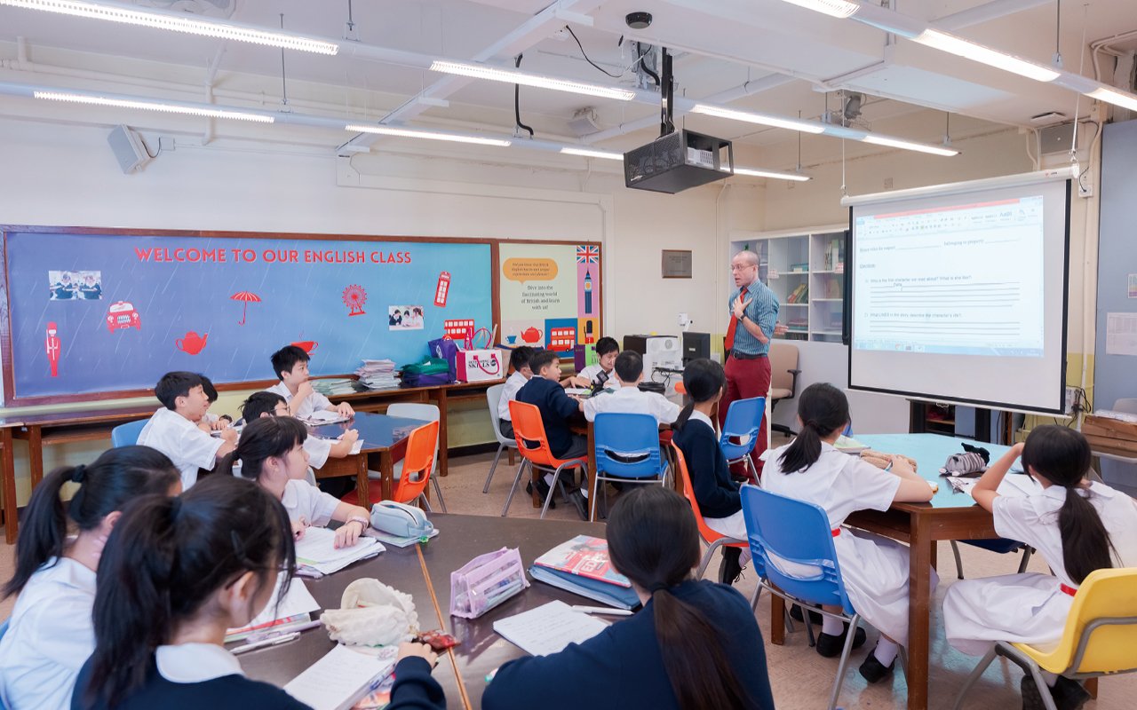 The school attaches particular importance to improving students’ English proficiency and is committed to promoting a biliterate and trilingual teaching policy