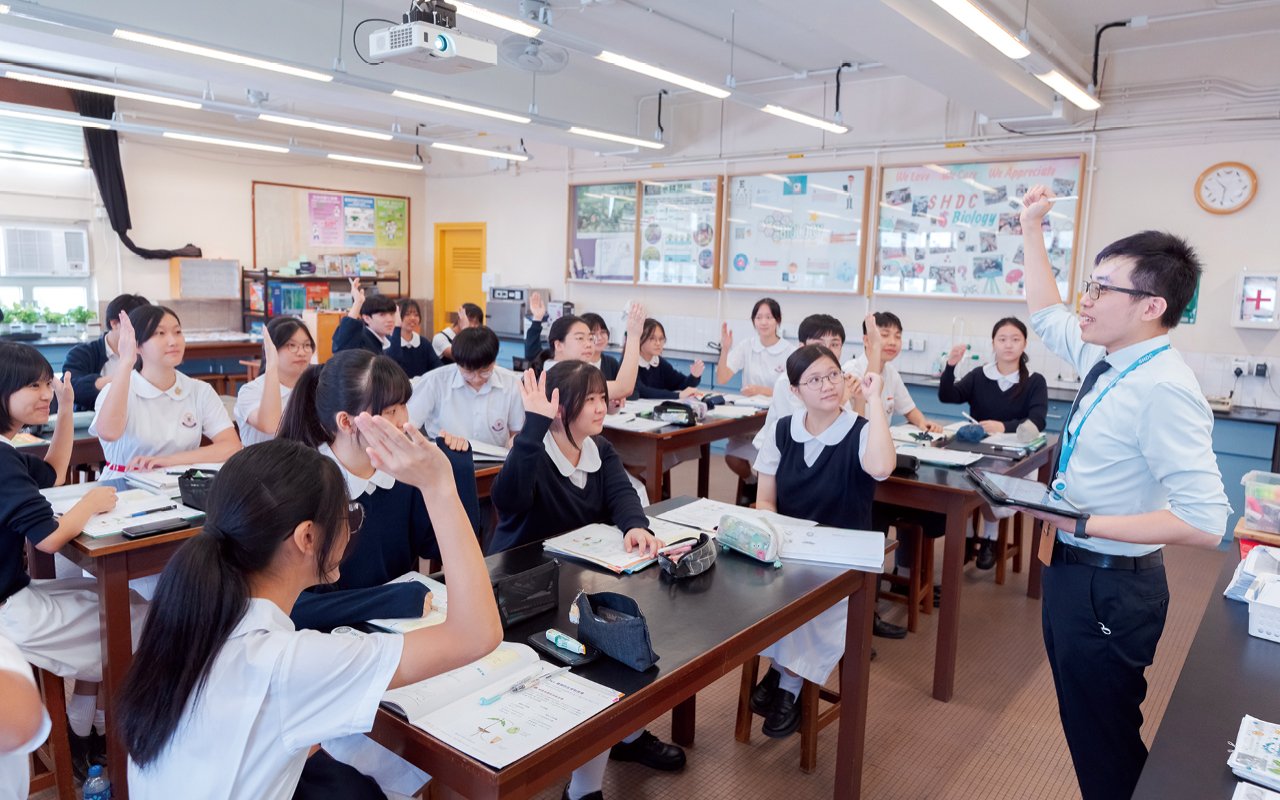 In addition to focusing on students' academic performance, the school has also focused on promoting values education in recent years.