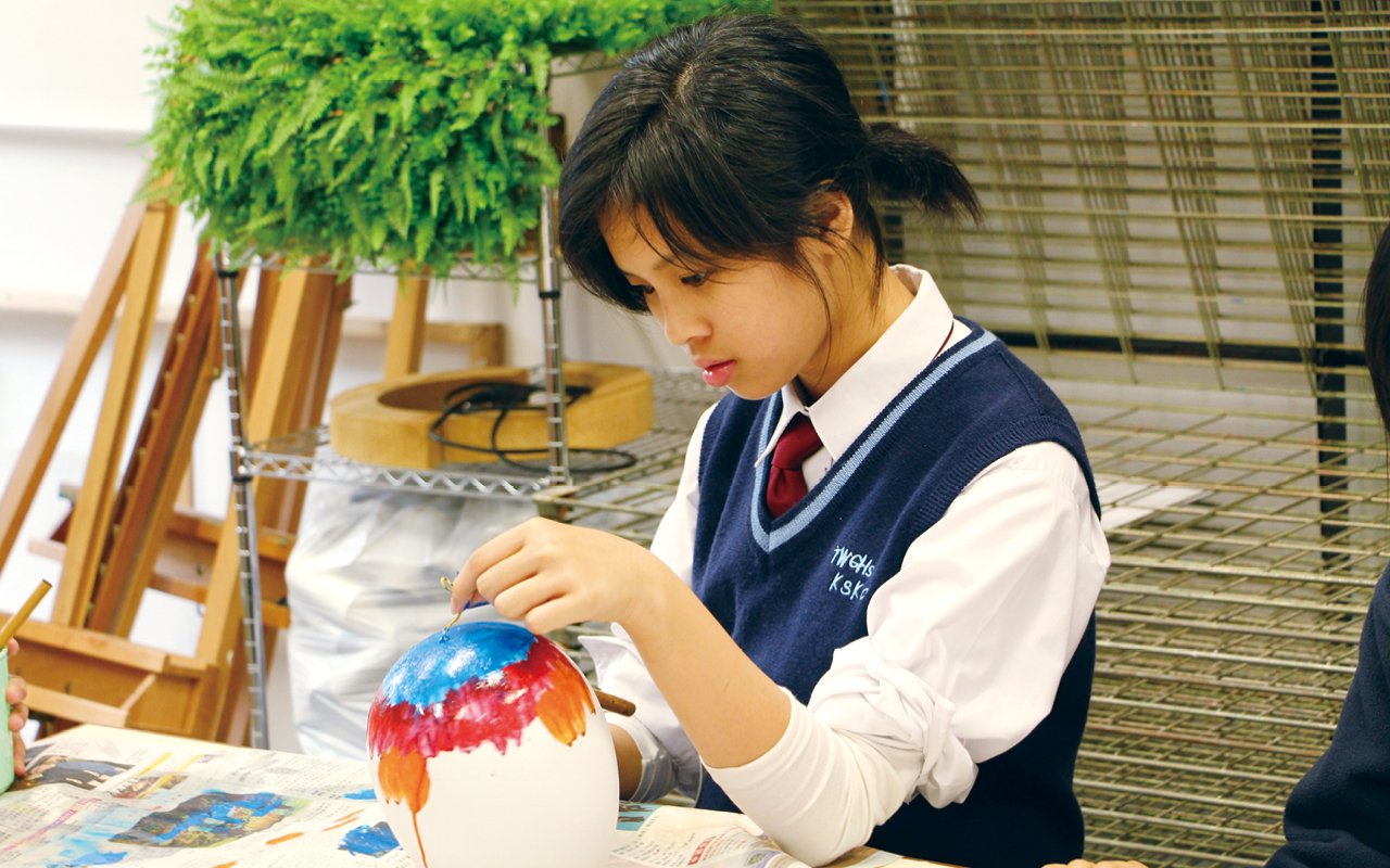Various English learning activities were designed during the "Hands-on" experiential learning period in high schools.