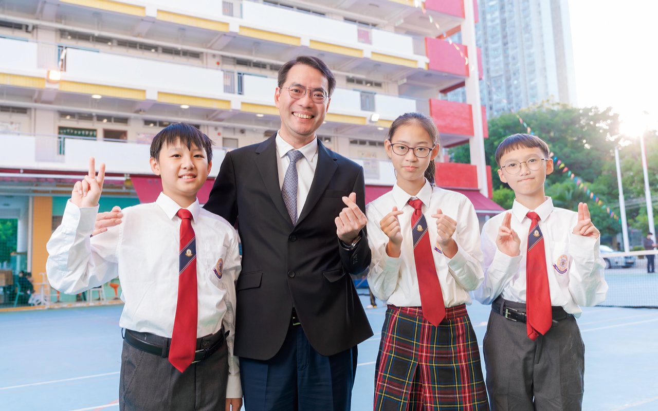 In order to stimulate students' learning motivation, the school implements the "School-based Learning Award Scheme"