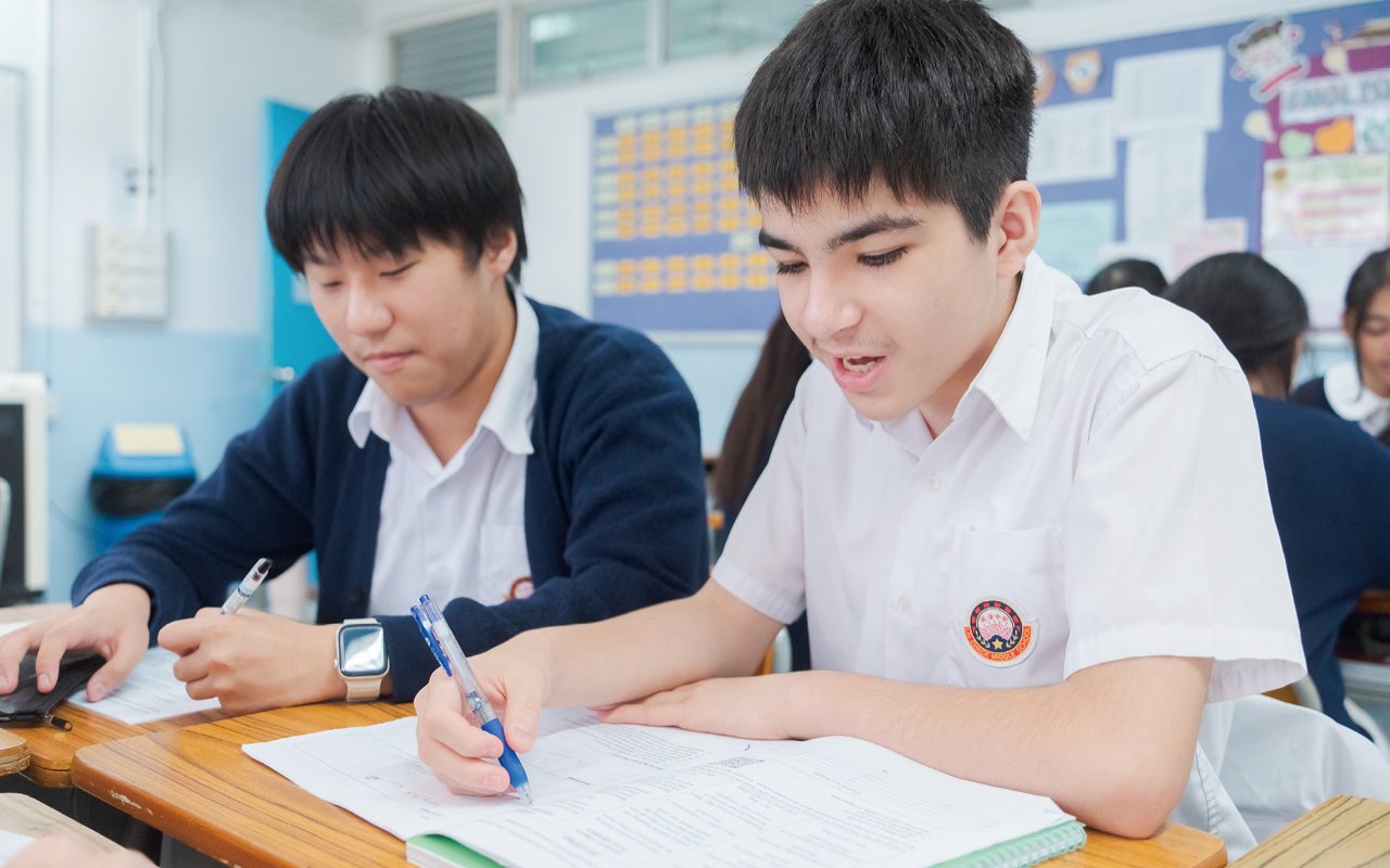 Promote students to speak more English through campus atmosphere