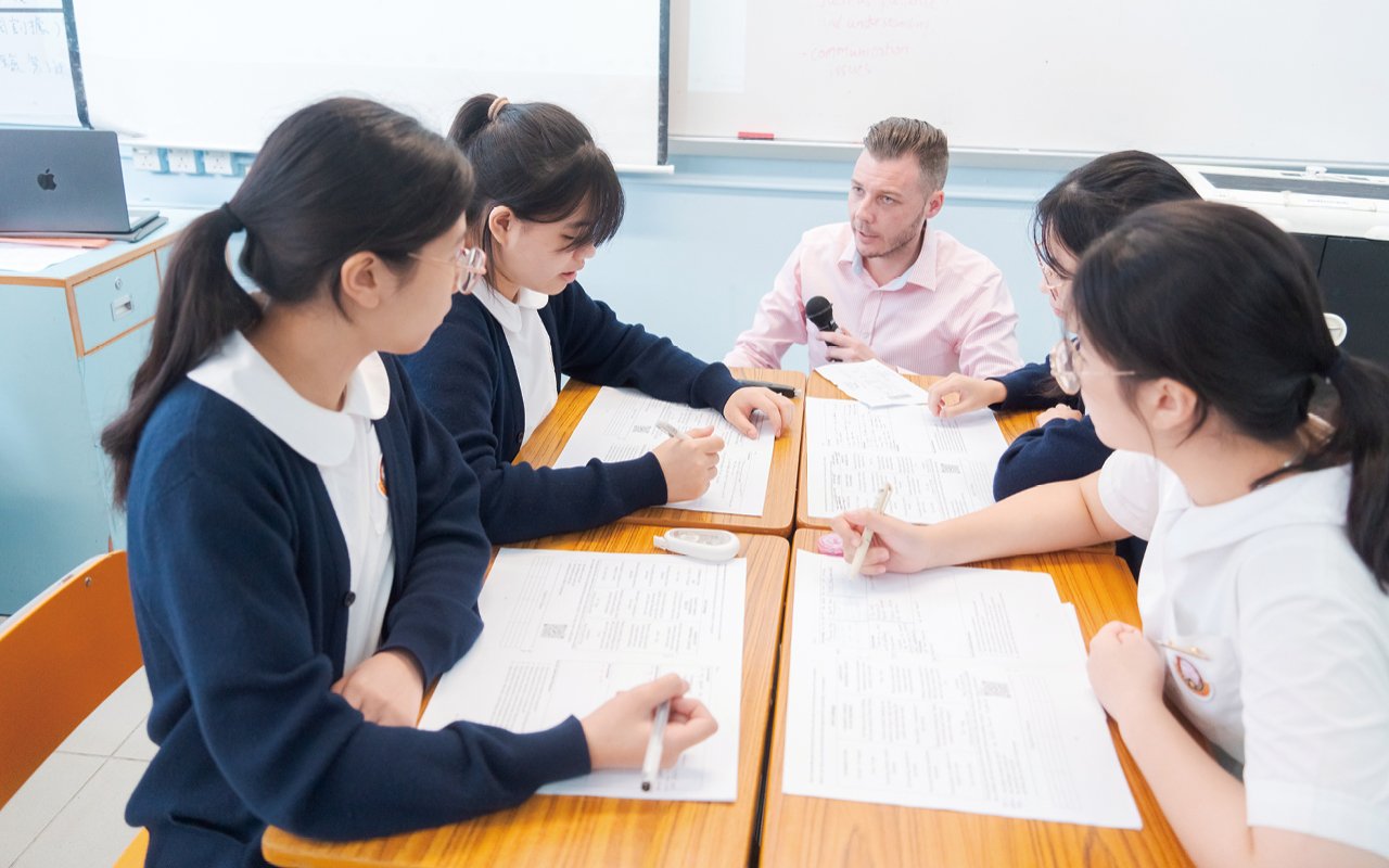 In order to create a good English environment, the school has set up a special "English Promotion Group"