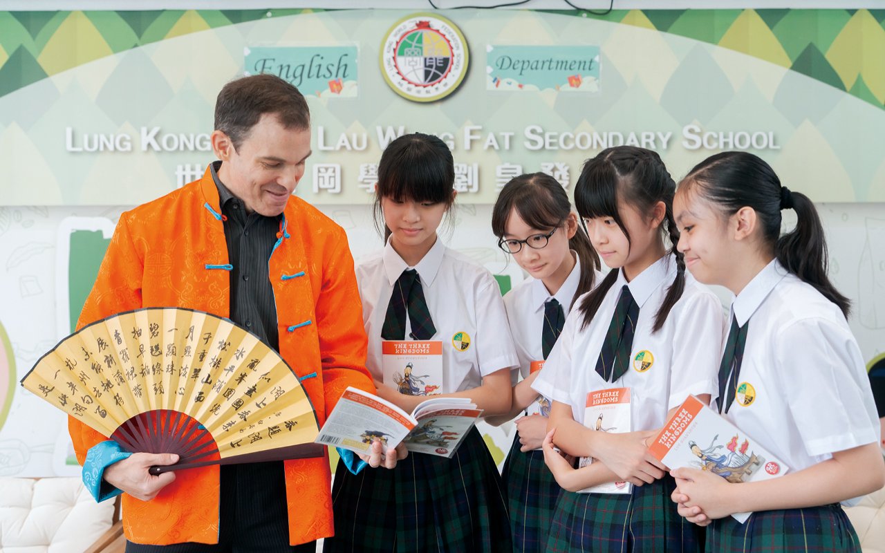 The school uses English as the carrier to promote values education