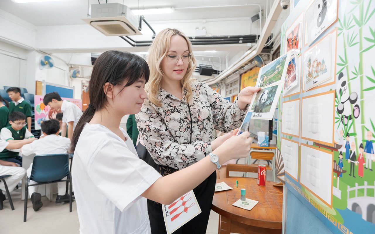 In terms of language policy, the school adopts flexible and flexible arrangements