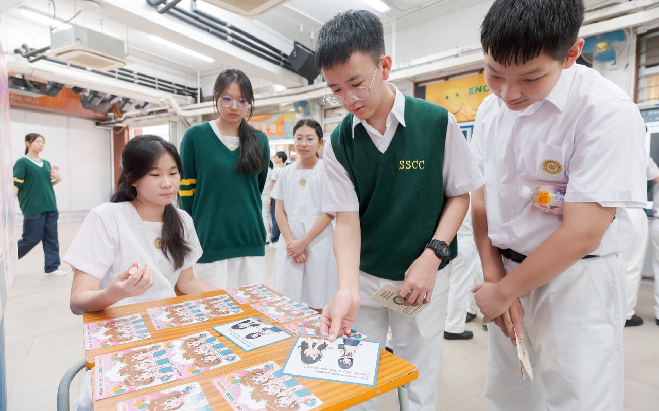 Thanks to the teacher’s guidance and the hard work of the students, the students’ English scores continued to improve.