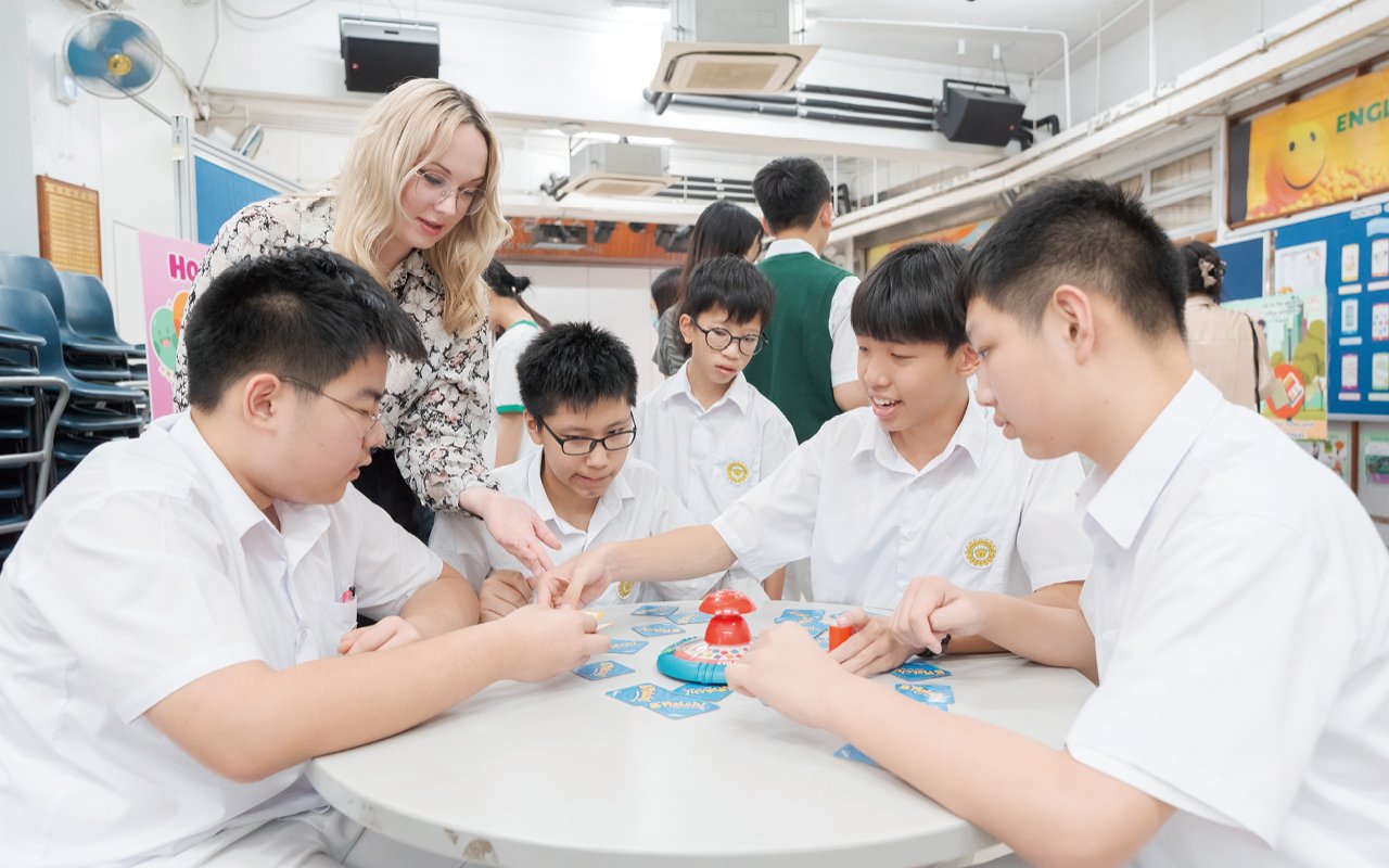In order to enhance the competitiveness of students, the school introduces elements and assessments from internationally renowned English courses