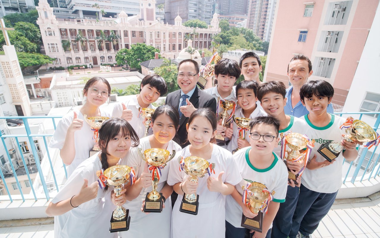 Some students obtained 5* scores in the English subject of the Hong Kong Diploma of Secondary Education Examination, and the rate of admission to university bachelor's degree programs reached a new high